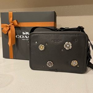 Coach Charter Crossbody 24 black pebble leather Customized With Souvenir Pins